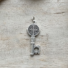 Llave de San Benito – Metal Baño Plata 24 mm
