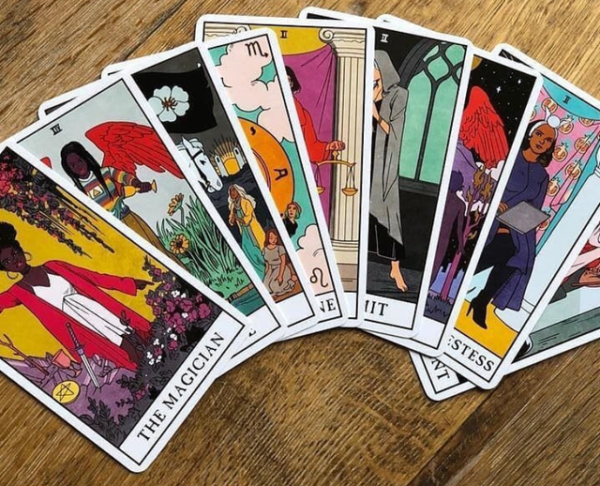 img_55WAZ7TZDB9F7RFMEK6VF09H3B Tarot de la bruja moderna. Guy Tredaniel ediciones.
