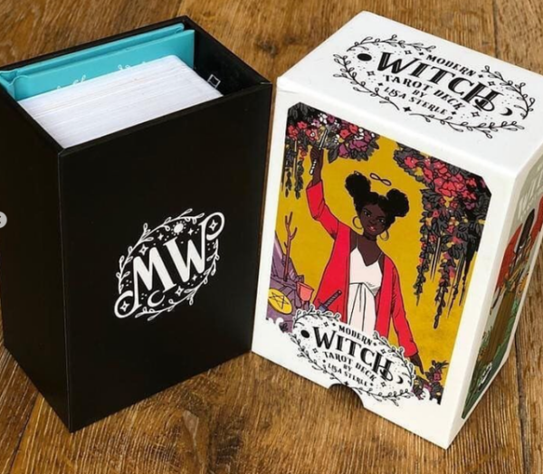 img_6TJ011YZWZ856SH5R01V9JBT35 Tarot de la bruja moderna. Guy Tredaniel ediciones.
